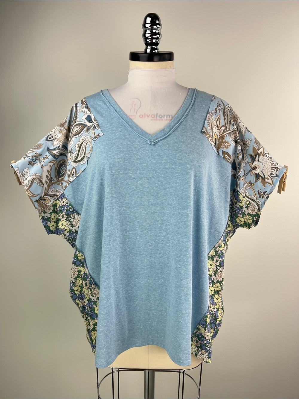 💚 3687. Light Blue V-Neck Mixed Print Top